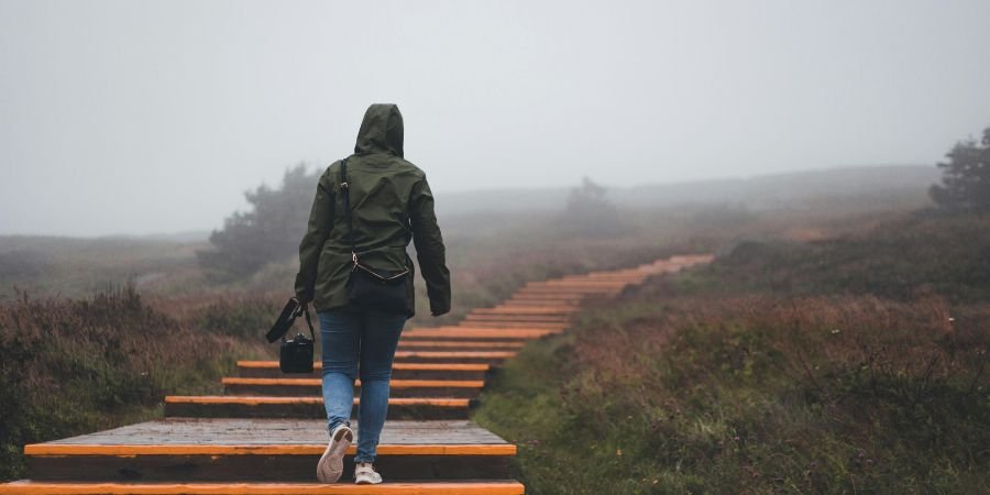 How to Start a Startup with No Experience Safely (Step-by-Step Guide)